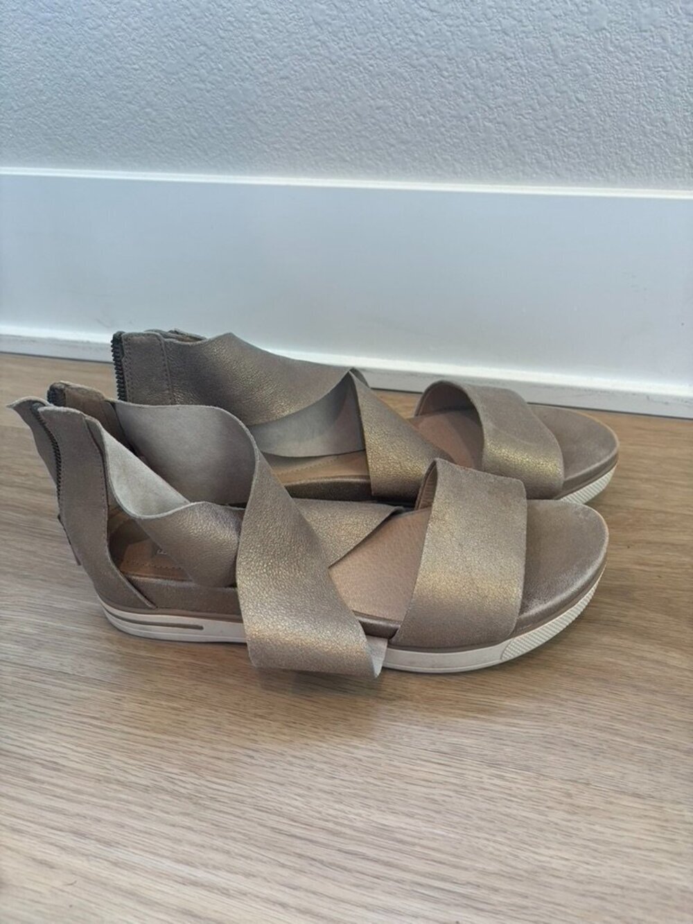 Eileen Fisher Sport Platform Sandals Back Zip Gold Metallic Size 9